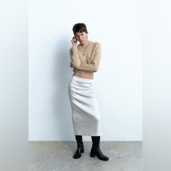 Zara Women's Beige Cropped Cardigan Sweater - Picture 2 of 2